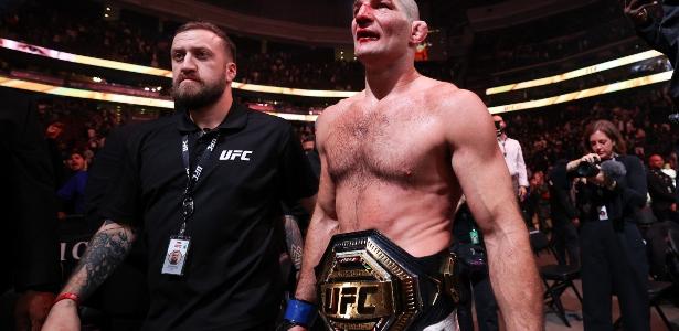 Novo campeão! Sean Strickland quebra a banca e derrota Khamzat Chimaev no UFC 328