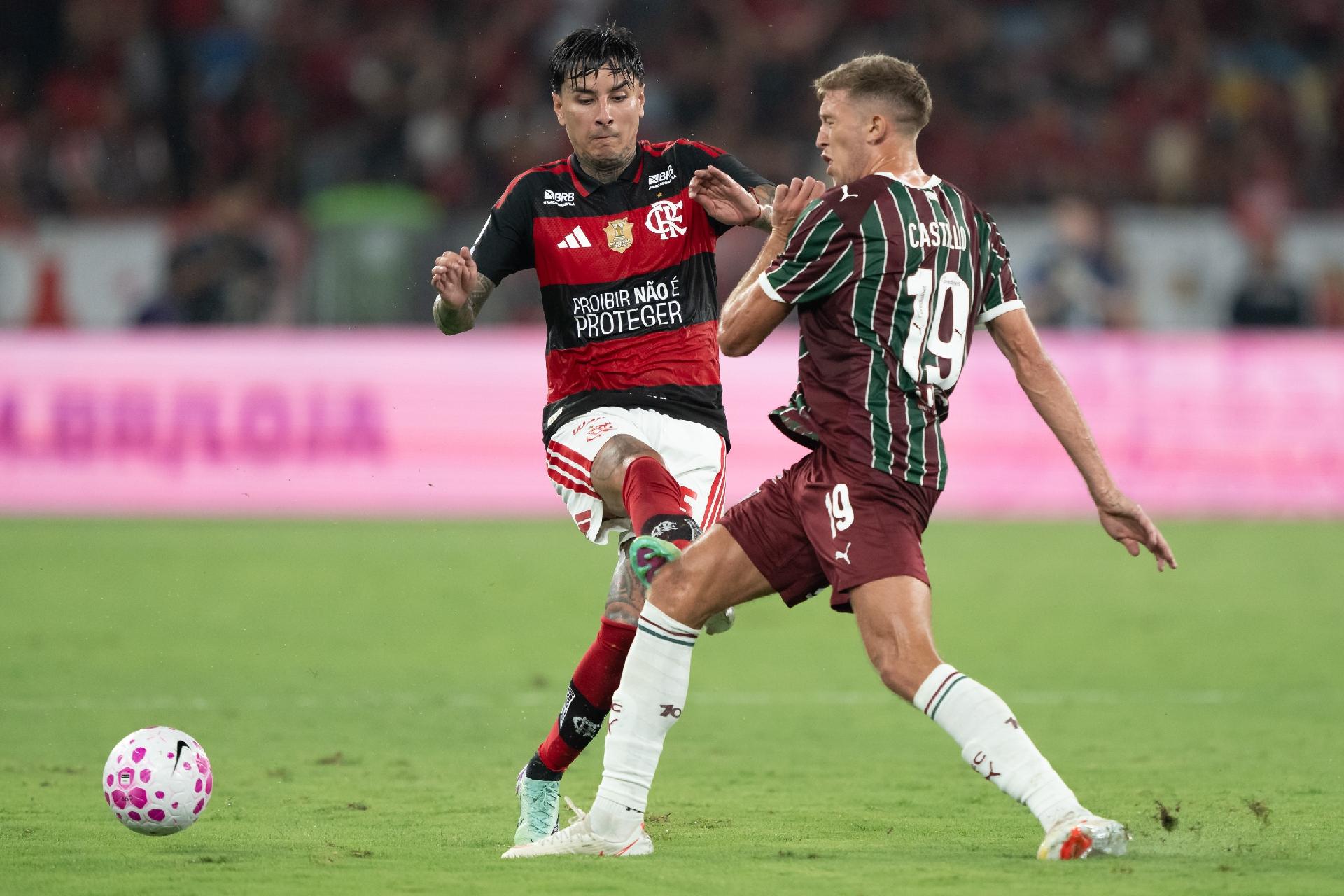 Pulgar dá entrada em Castillo durante Flamengo x Fluminense - undefined