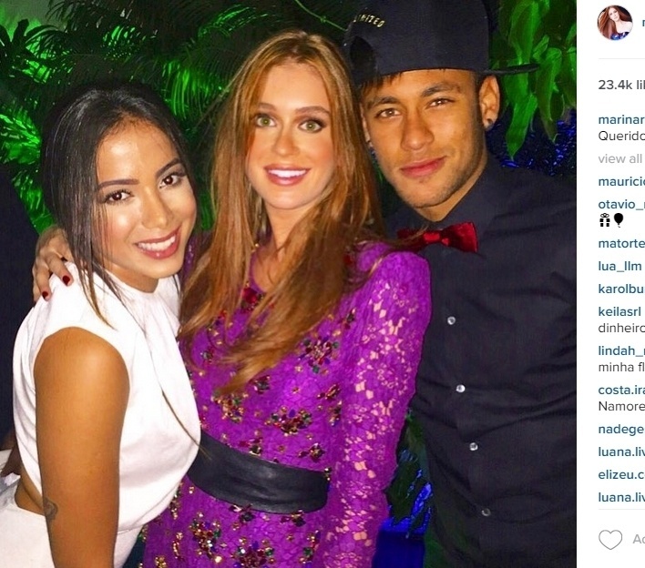 Neymar posa com a aniversariante Marina Ruy Barbosa e a cantora Anitta