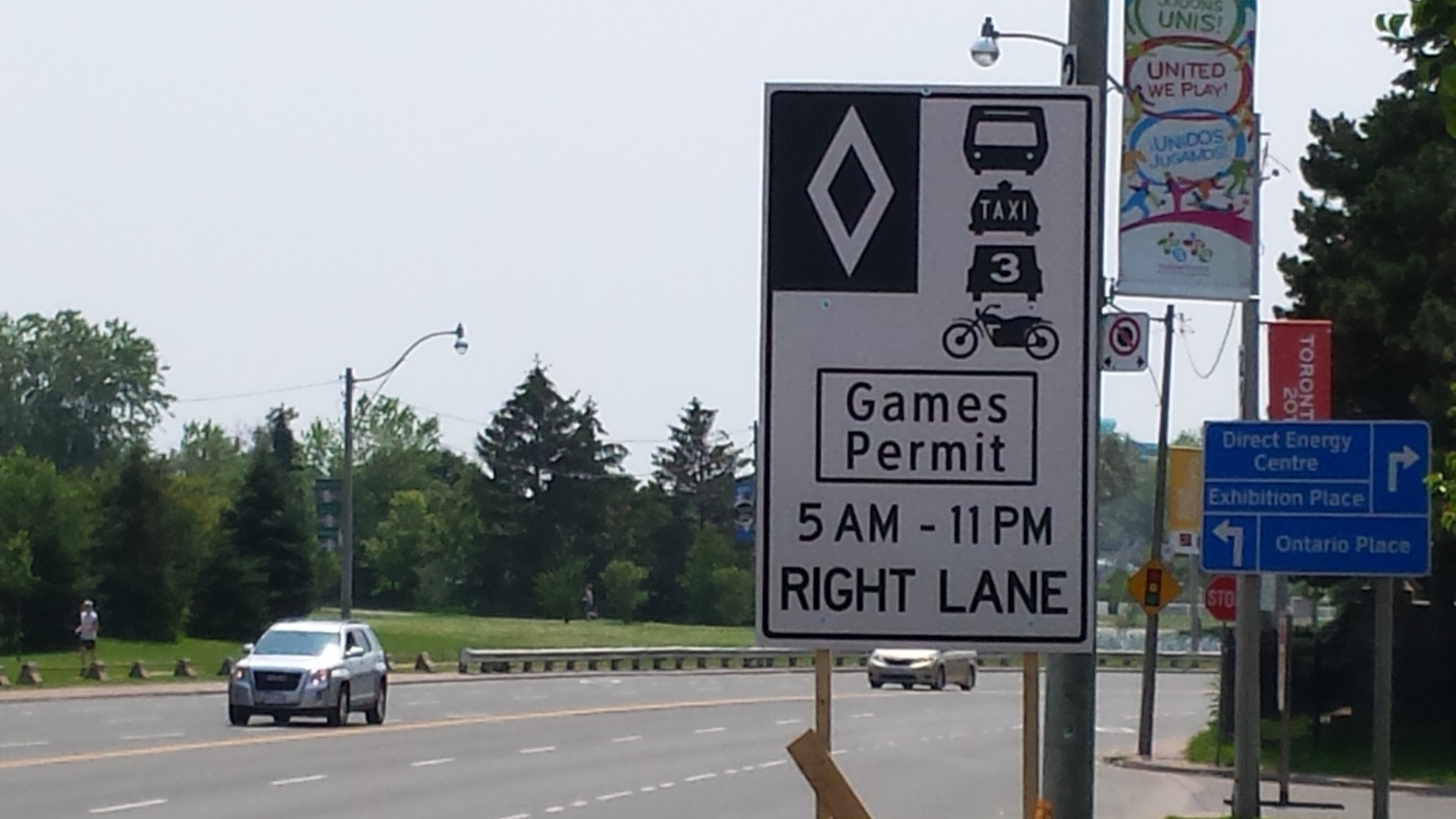 Placa de trânsito com sinalização específica para os Jogos Pan-americanos