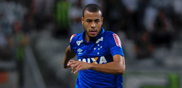 Mayke tem atuado como lateral direito titular do Cruzeiro e ainda não correspondeu - Washington Alves / Light Press