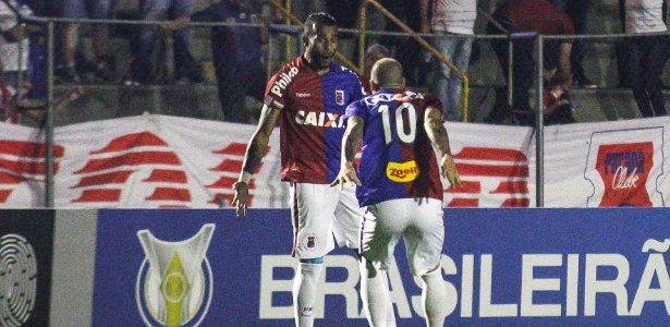 Alex Santana comemora gol contra o Vasco: dúvida no meio campo - Gabriel Machado/AGIF