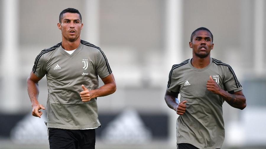Cristiano Ronaldo e Douglas Costa em ação no treino da Juventus - Juventus FC/Juventus FC