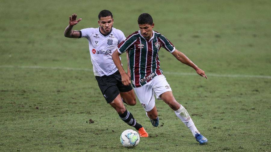 Yuri assumiu a vaga no meio campo e tem atuado bem pelo Fluminense - Lucas Merçon/Fluminense FC