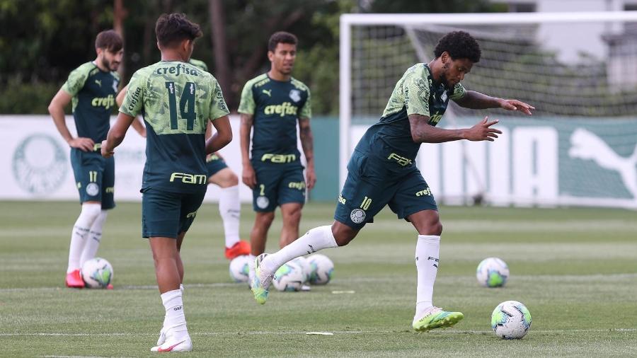 Luiz Adriano, durante treino do Palmeiras, na Academia de Futebol - Cesar Greco