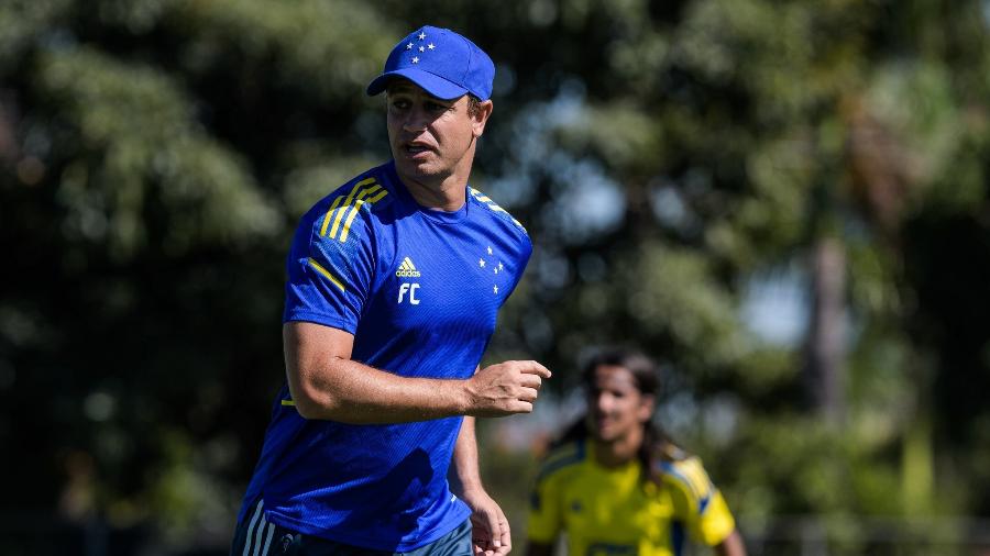 Técnico Felipe Conceição busca primeira vitória do Cruzeiro na Série B deste ano - Gustavo Aleixo/Cruzeiro