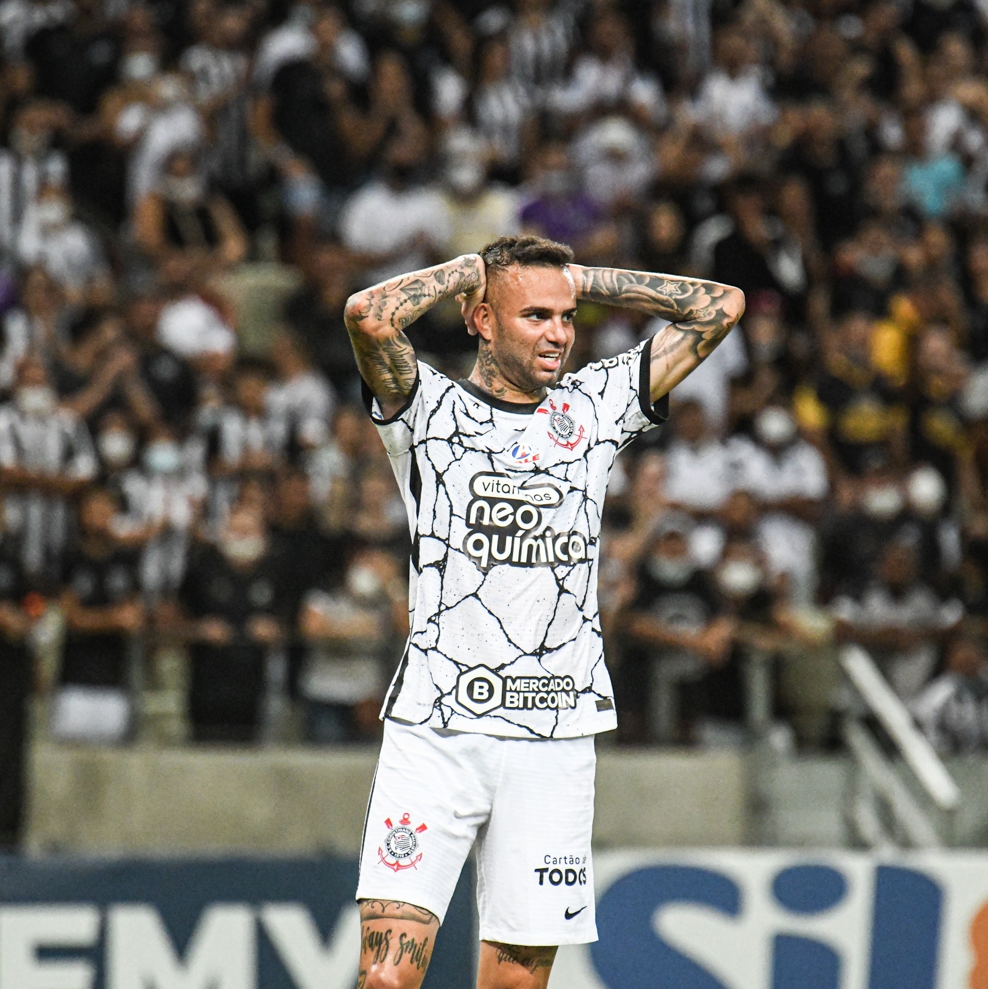 Corinthians se agita no mercado e vai em busca de ex-Flamengo jogando na  Europa