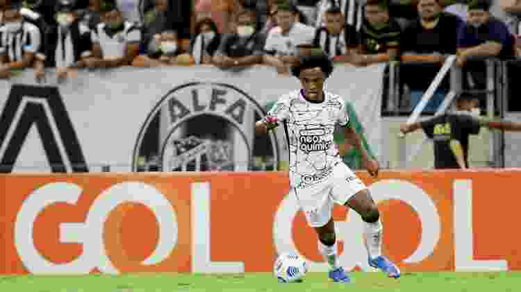 Willian em ação pelo Corinthians diante do Ceará, no Castelão - Rodrigo Coca/Agência Corinthians - Rodrigo Coca/Agência Corinthians