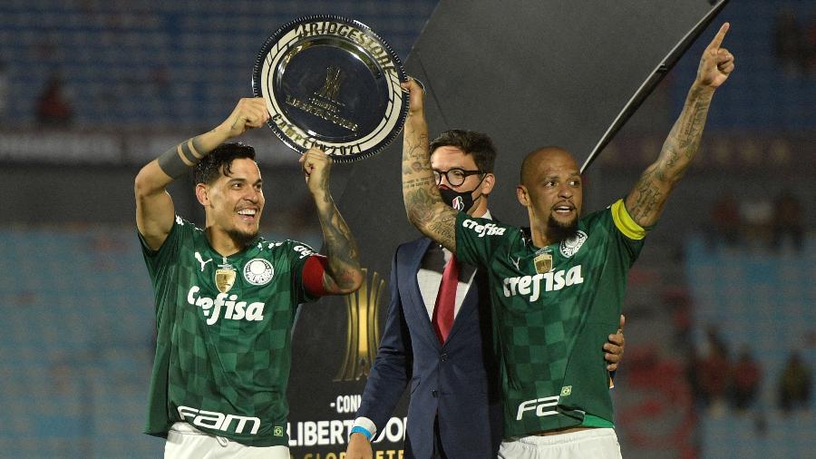 Gustavo Gomez e Felipe Melo comemoram o tricampeonato da Libertadores do Palmeiras - Juan Mabromata / AFP