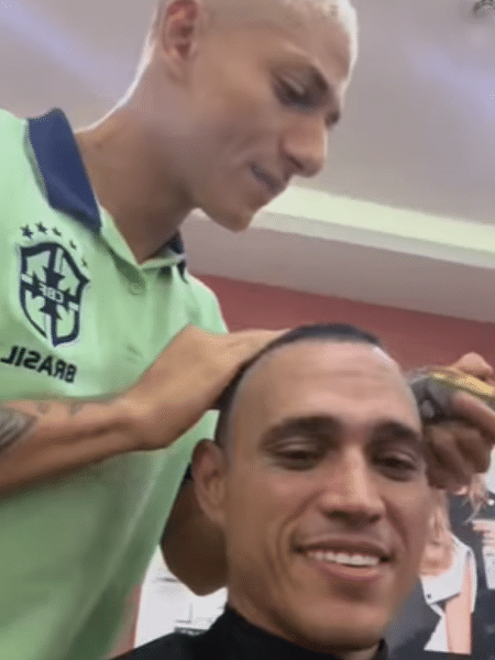 Richarlison fez o corte "cascão" em barbeiro - Reprodução/Instagram