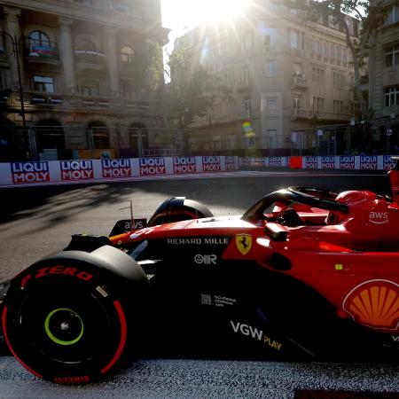 Charles Leclerc, piloto da Ferrari, larga em primeiro no GP do Azerbaijão  - Bryn Lennon - Formula 1/Formula 1 via Getty Images