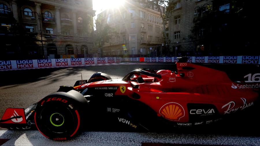 Charles Leclerc, piloto da Ferrari, larga em primeiro no GP do Azerbaijão  - Bryn Lennon - Formula 1/Formula 1 via Getty Images