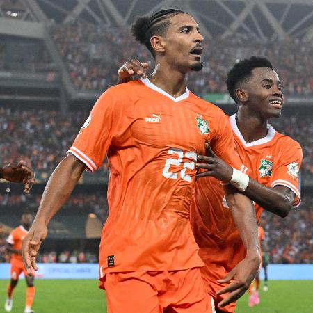 Haller, da Costa do Marfim, comemora após marcar contra a Nigéria, na final da Copa Africana - Issouf Sanogo/AFP