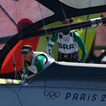 Martine Grael e Kahena Kunze em ação nas Olimpíadas de Paris