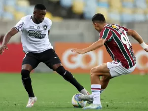 Felipe Melo vacila no fim, Botafogo vence Fluminense e dispara na liderança