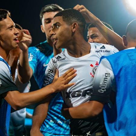 Corinthians vence o Vasco e pega o Grêmio na semifinal da Copinha