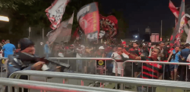 Bombas, gás e mais: AeroFla termina com confusão entre polícia e torcedores