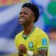 Vini celebra gols contra a Esc&oacute;cia, mas diz: 'N&atilde;o me preocupo com n&uacute;meros'