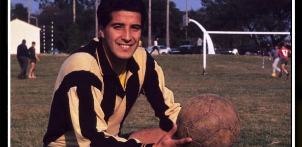 O meia Lito, com a camisa do Peñarol; jogou duas Copas pelo Uruguai - Reprodução/Peñarol