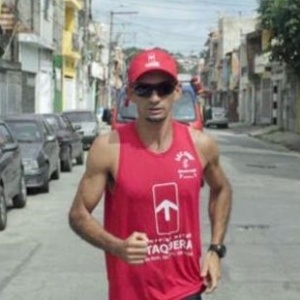 Ivanildo Dias de Souza trabalha na limpeza urbana e também é corredor - Damasco Filmes - Damasco Filmes