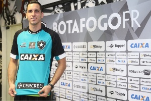 Após seis anos no Santa Cruz, goleiro é anunciado como reforço do Náutico -  19/12/2016 - UOL Esporte