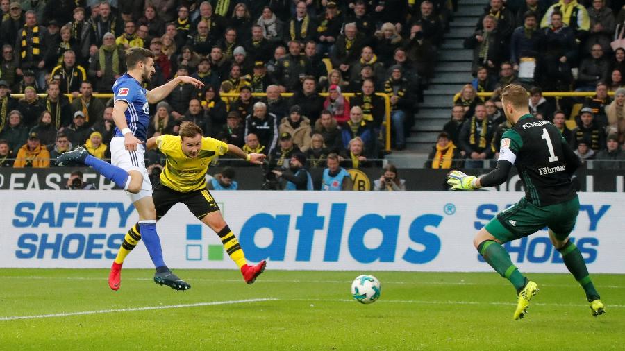 Mario Götze em ação pelo Borussia Dortmund contra o Schalke 04 - Wolfgang Rattay/Reuters