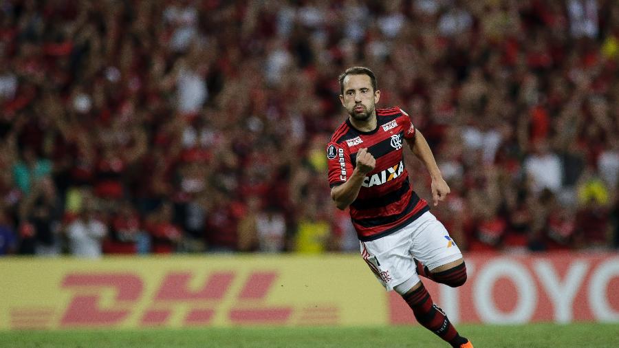 Everton Ribeiro tem dado conta do recado nas criações de jogadas ofensivas com a camisa do Flamengo - Luciano Belford/AGIF