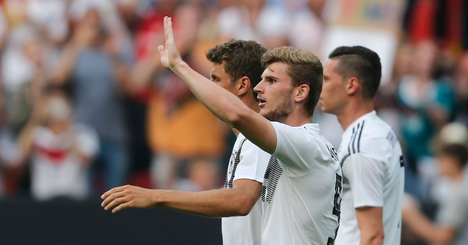 O alemão Timo Werner comemora seu gol contra a Arábia Saudita