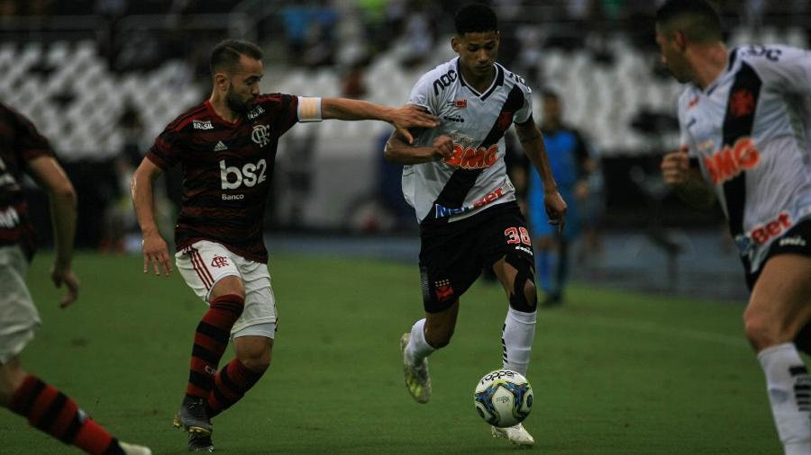 Vasco e Flamengo jogaram para pouco mais de 10 mil torcedores no estádio Nilton Santos na final do Campeonato Carioca - Jotta de Mattos/AGIF