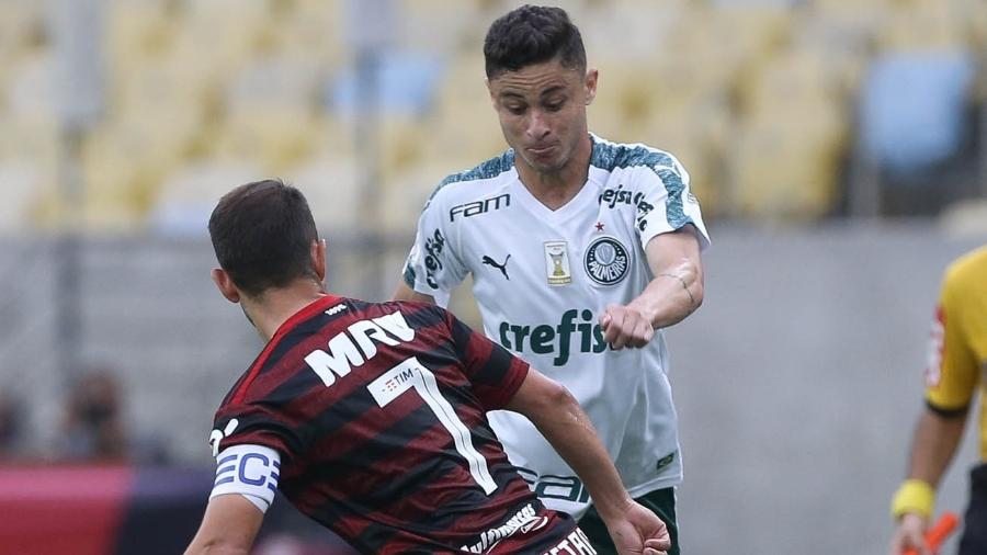 Lateral palmeirense Diogo Barbosa é marcado por Everton Ribeiro - Palmeiras / Divulgação