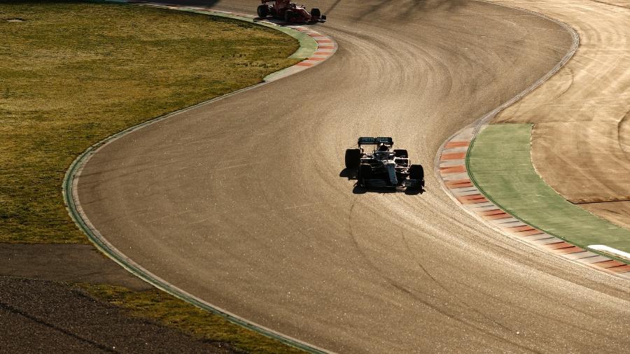 Mercedes e Ferrari durante os testes da pré-temporada da F-1 - Divulgação/Mercedes