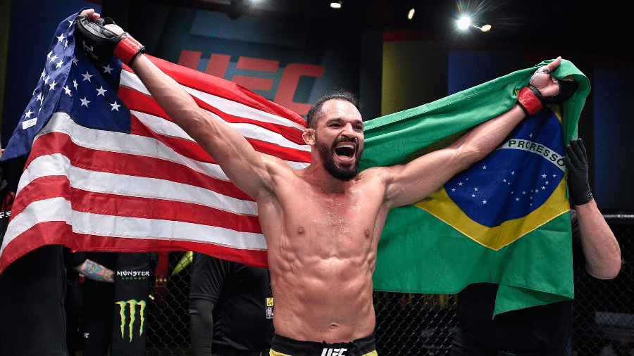 O lutador Michel Pereira comemora a vitória sobre Zelim Imadaev, no UFC Las Vegas - Reprodução/Facebook/UFC