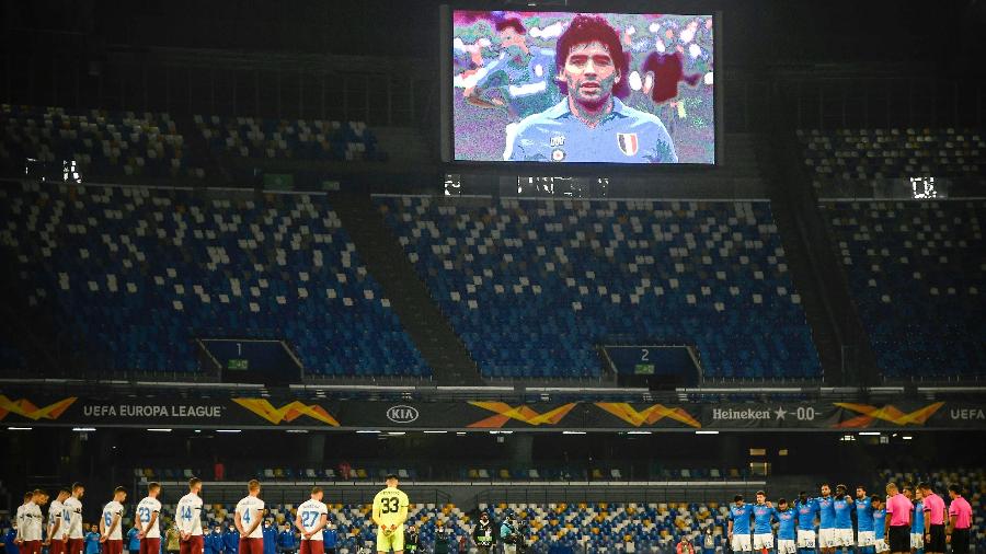 Napoli faz homenagem a Maradona antes de jogo da Liga Europa - Filippo MONTEFORTE / AFP