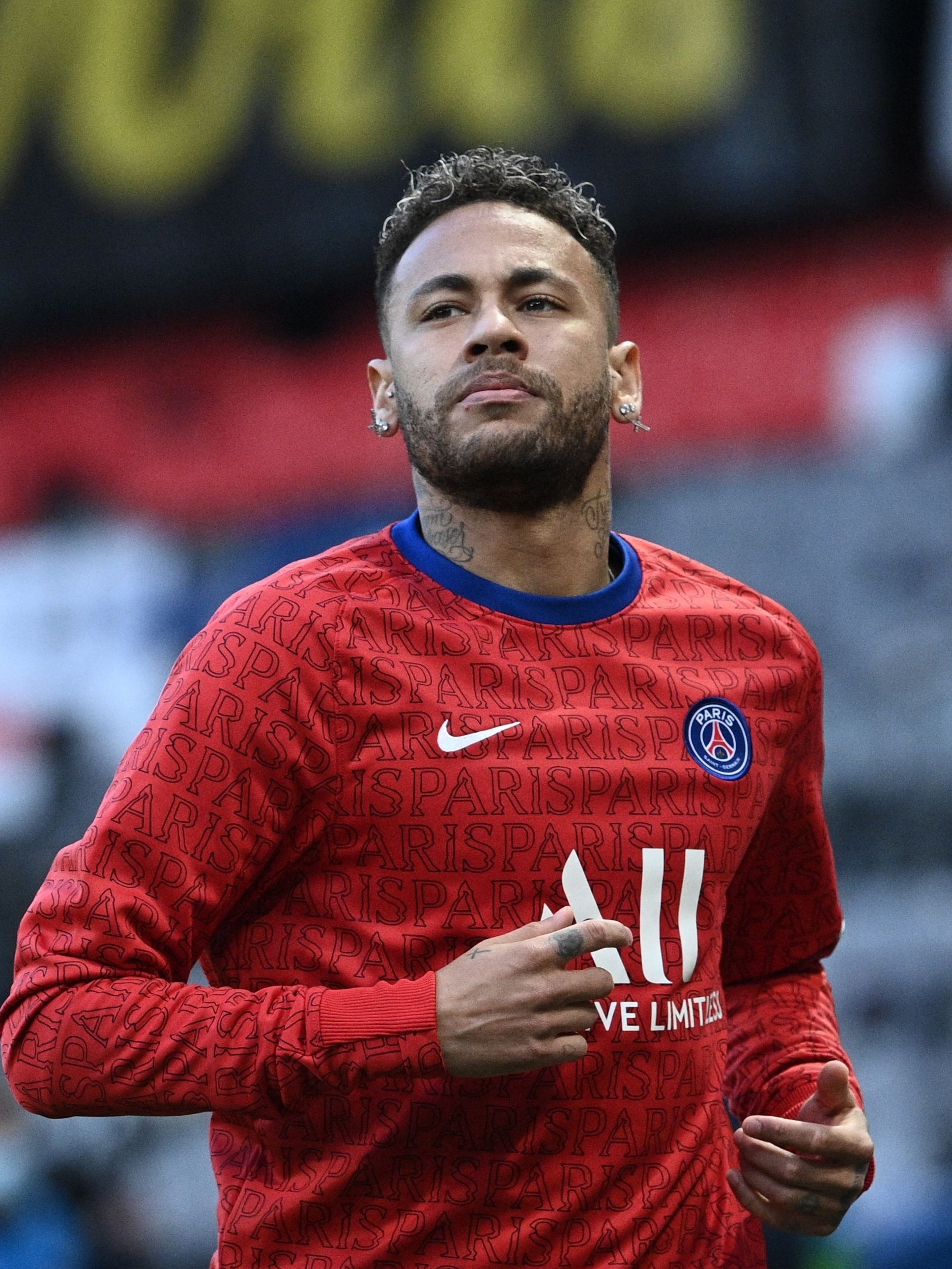 Mercado da Bola: Neymar renova com PSG; ingleses disputam Lewandowski