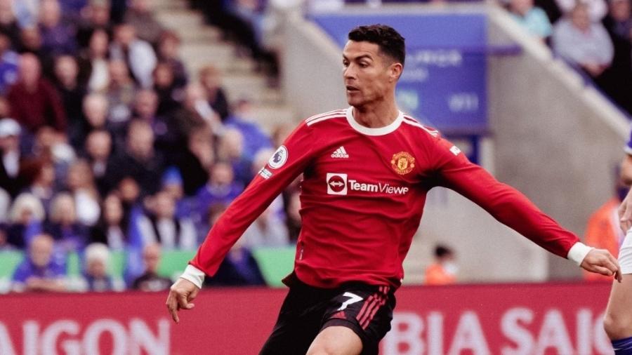 Cristiano Ronaldo perde o controle da bola na partida contra o Leicester - Reprodução/TwitterManUtd