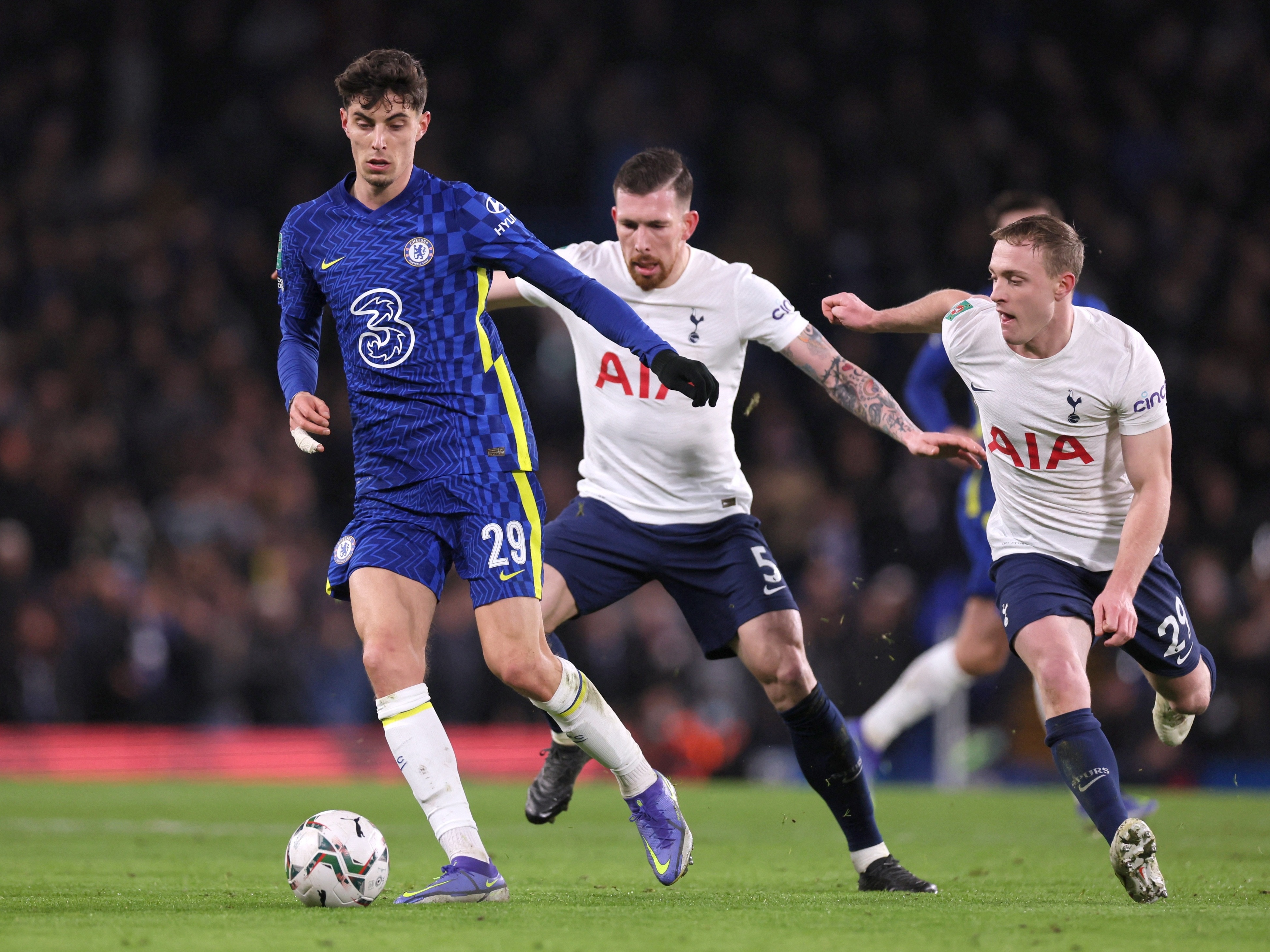 Arsenal segura o Brentford, vence fora e avança na Copa da Liga Inglesa