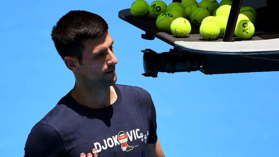 Novak Djokovic testou positivo para a covid-19 em dezembro do ano passado - William WEST / AFP