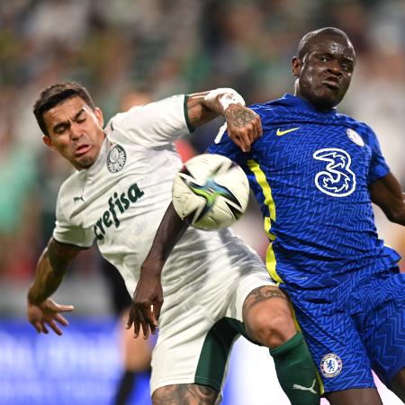 Dudu e Kanté durante Chelsea x Palmeiras, pela final do Mundial 2021 jogado em 2022 - Tullio Puglia - FIFA/FIFA via Getty Images