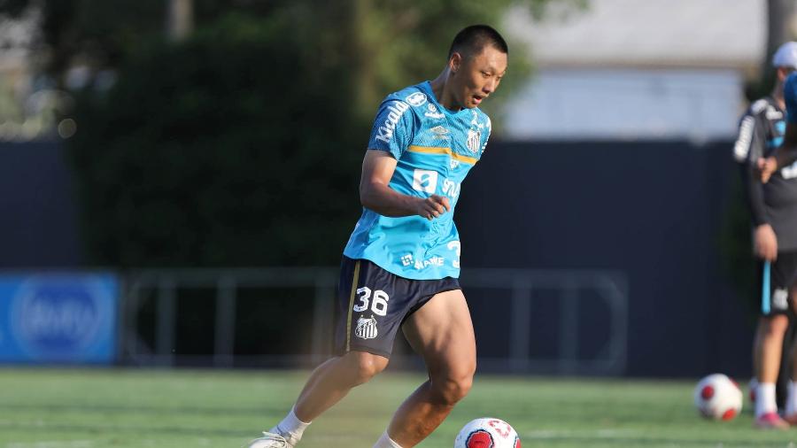  Junlong Xiao, atacante chinês do Santos - Ivan Storti/Santos FC