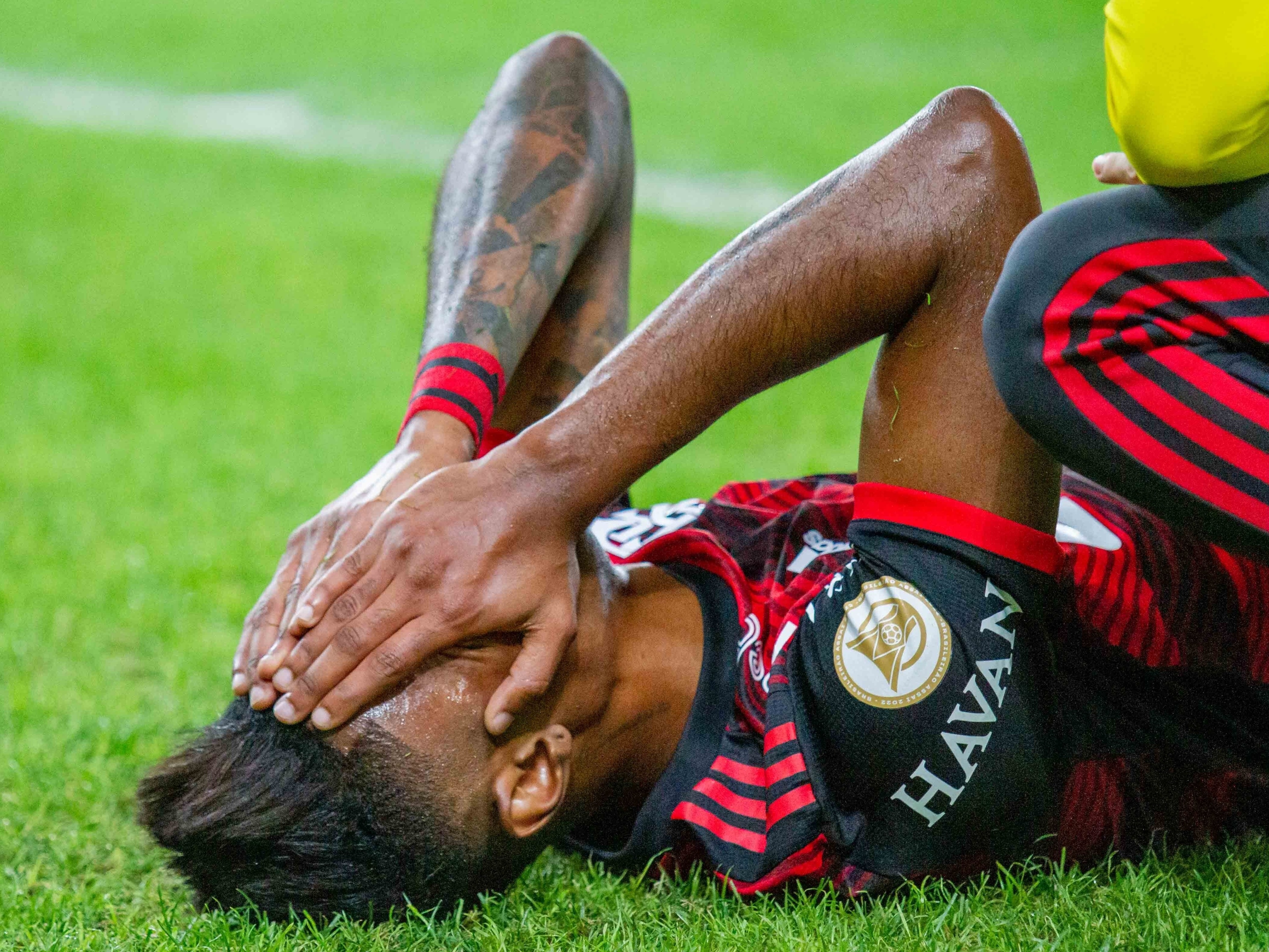 Flamengo: Bruno Henrique far&Atilde;&iexcl; cirurgia e deve ficar fora por um ano