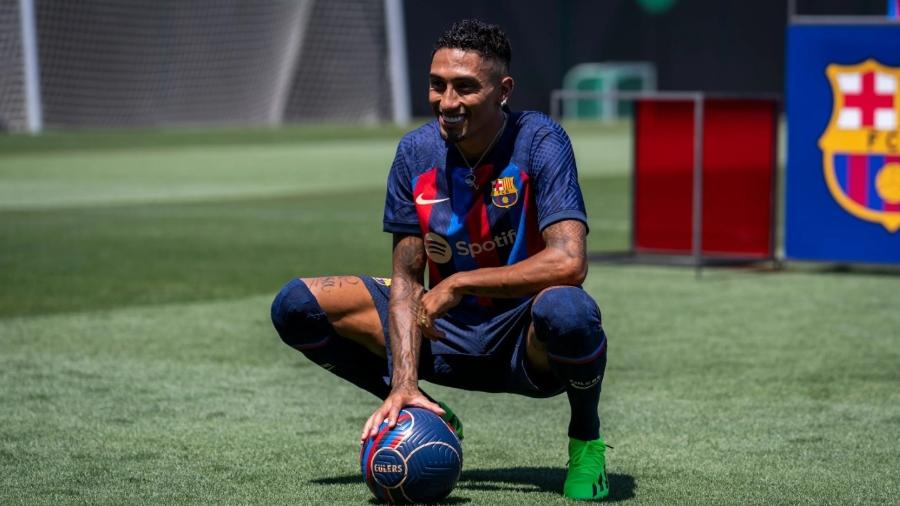 Raphinha foi comparado com Ronaldinho Gaúcho em sua apresentação ao Barcelona, há uma semana - Divulgação