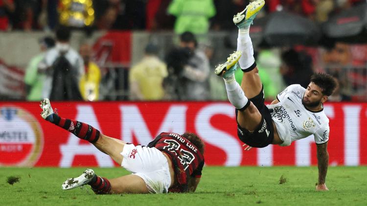 David Luiz and Yuri Alberto during Flamengo x Corinthians, Libertadores match - Sergio Moraes/Reuters - Sergio Moraes/Reuters