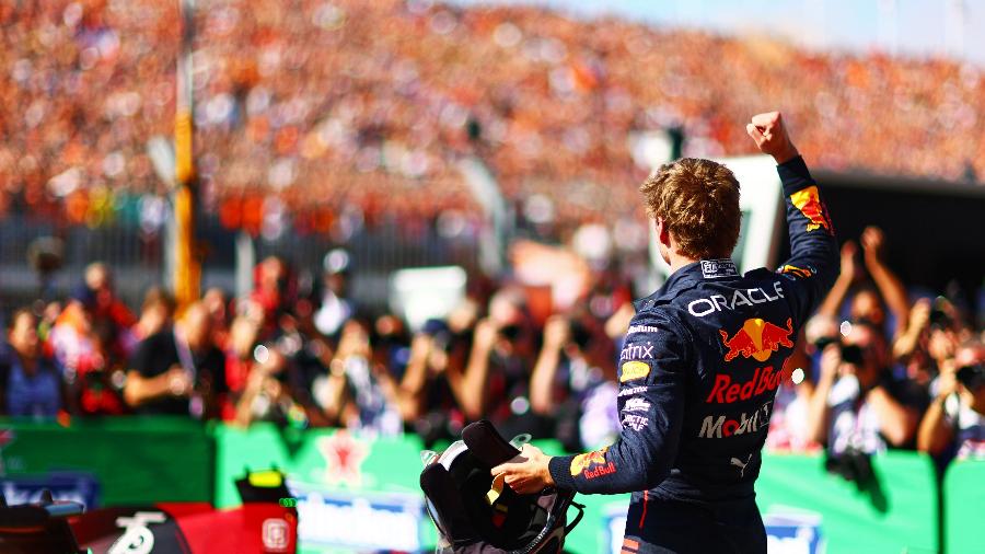 Max Verstappen comemora pole position no GP da Holanda - Dan Istitene - Formula 1/Formula 1 via Getty Images