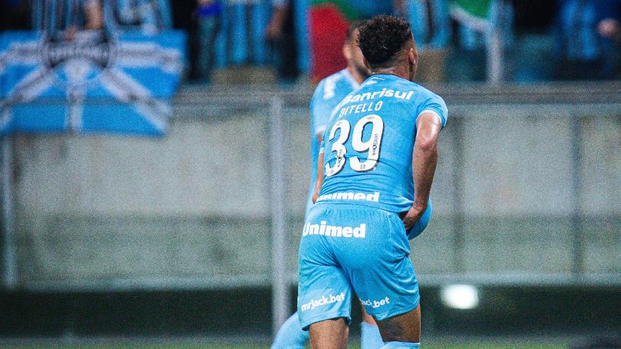 Grêmio corre para alcançar acesso para elite do futebol brasileiro - Maxi Franzoi/AGIF