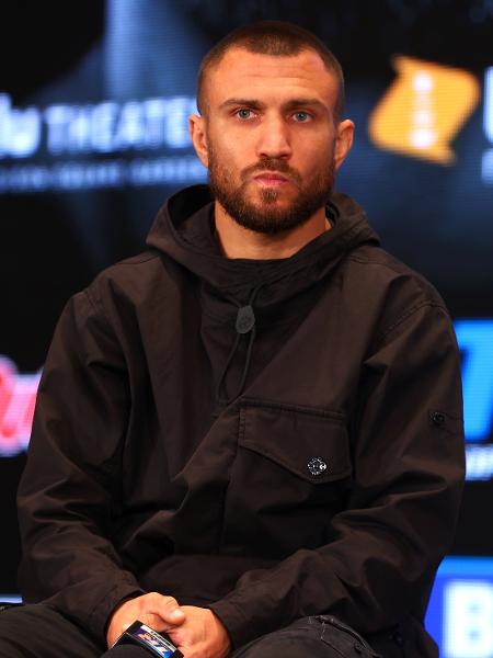 Boxeador ucraniano Vasiliy Lomachenko voltará aos ringues após servir na guerra - Mikey Williams/Top Rank Inc via Getty Images