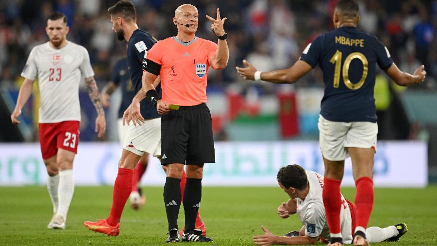 Szymon Marciniak foi o árbitro da partida entre França e Dinamarca na fase de grupos da Copa do Mundo do Qatar - Clive Mason/Getty Images