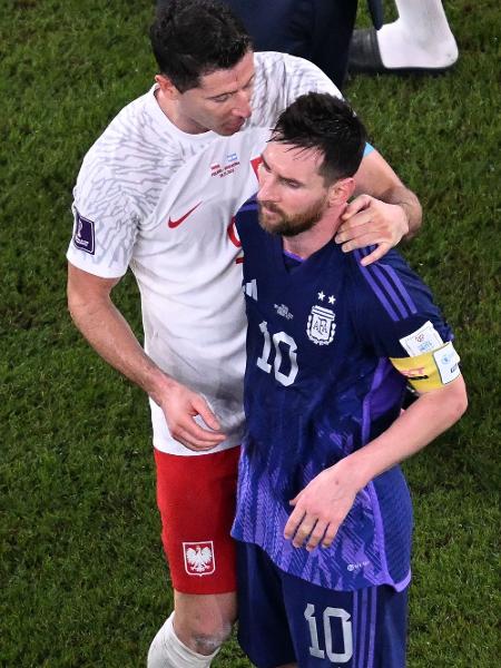 Robert Lewandowski, da Polônia, e Lionel Messi, da Argentina, em jogo pela Copa do Mundo - Kirill KUDRYAVTSEV / AFP