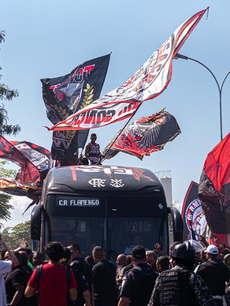 Torcedores do Flamengo fizeram AeroFla antes de embarque para a final da Libertadores - Paula Reis / Flamengo