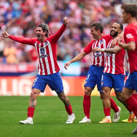 Jogadores do Atlético de Madri comemoram gol