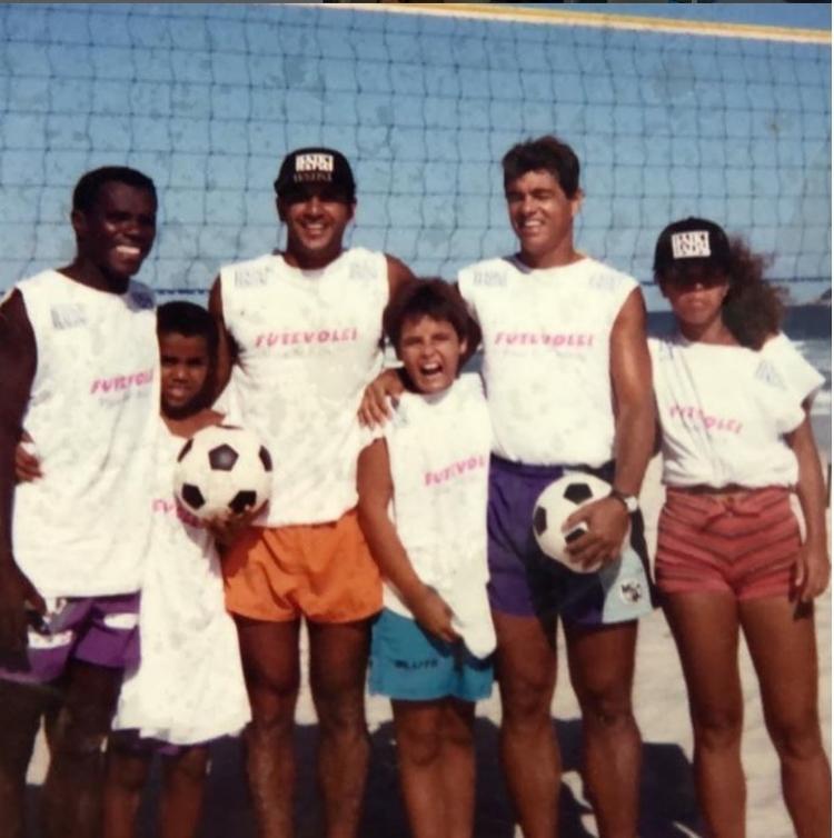 Claudio Adão e Felipe Adão com Edinho no futevôlei